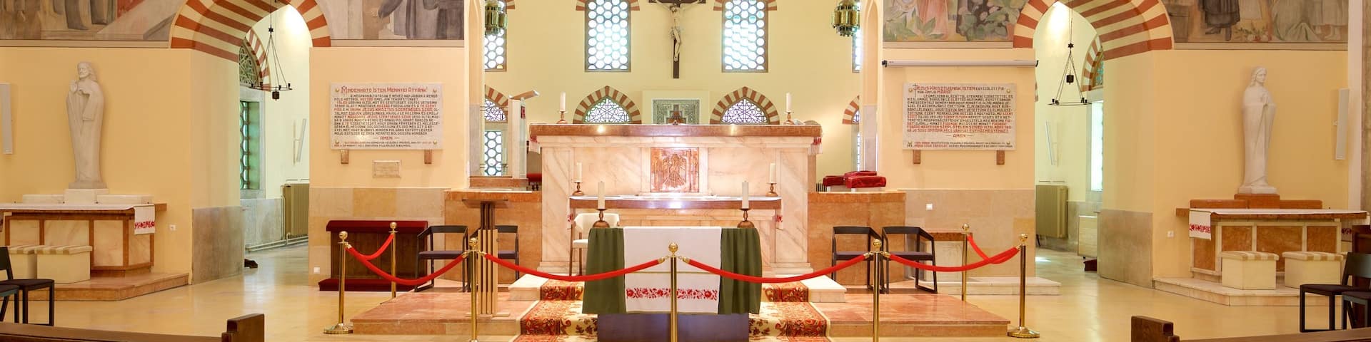 Mosque of Gazi Kaszim Pasha which includes interior views, a mosque and religious elements