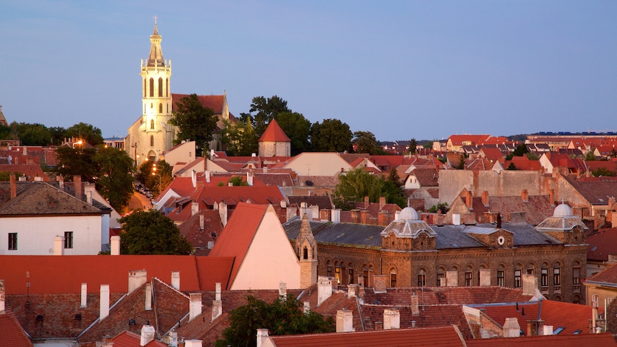 Sopron som omfatter en by
