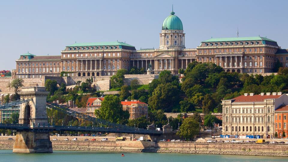 Buda Castle showing heritage architecture, château or palace and a bridge