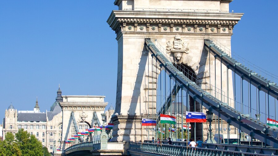Cầu Treo Szechenyi cho thấy cầu và kiến trúc di sản