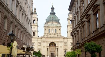 Sint-Stefanusbasiliek inclusief historische architectuur en een kerk of kathedraal