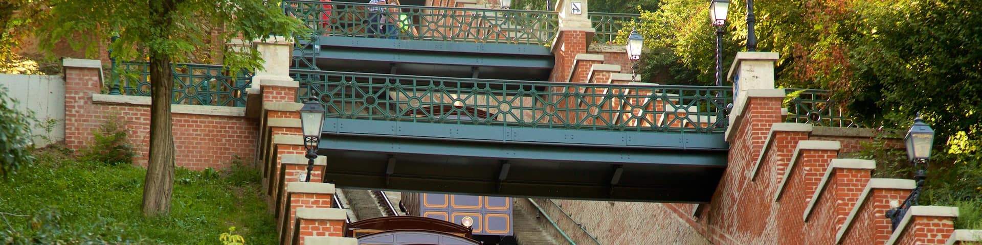 Funiculaire du château de Budapest qui includes pont et articles ferroviaires