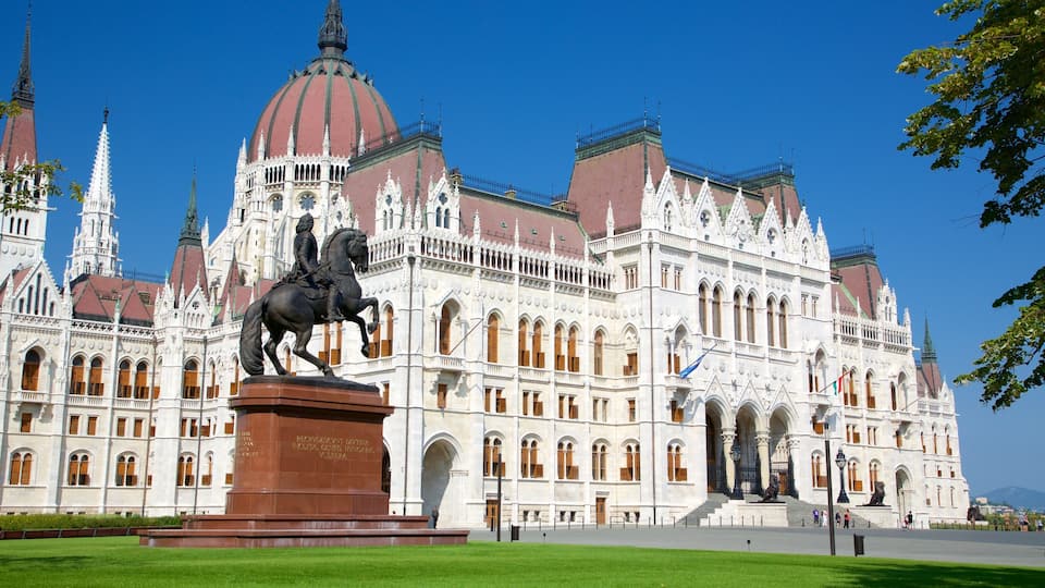 Parliament Building which includes heritage architecture, an administrative building and a statue or sculpture