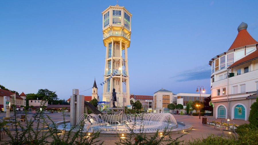 Siofok bevat historische architectuur, een fontein en een stad