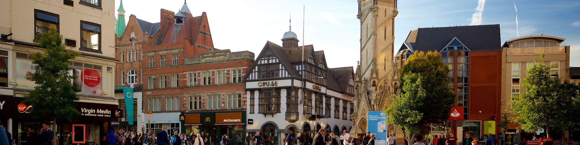 Leicester welches beinhaltet Stadt, Platz oder Plaza und Monument