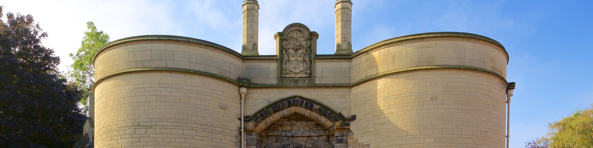 Nottingham Castle showing heritage elements and a castle