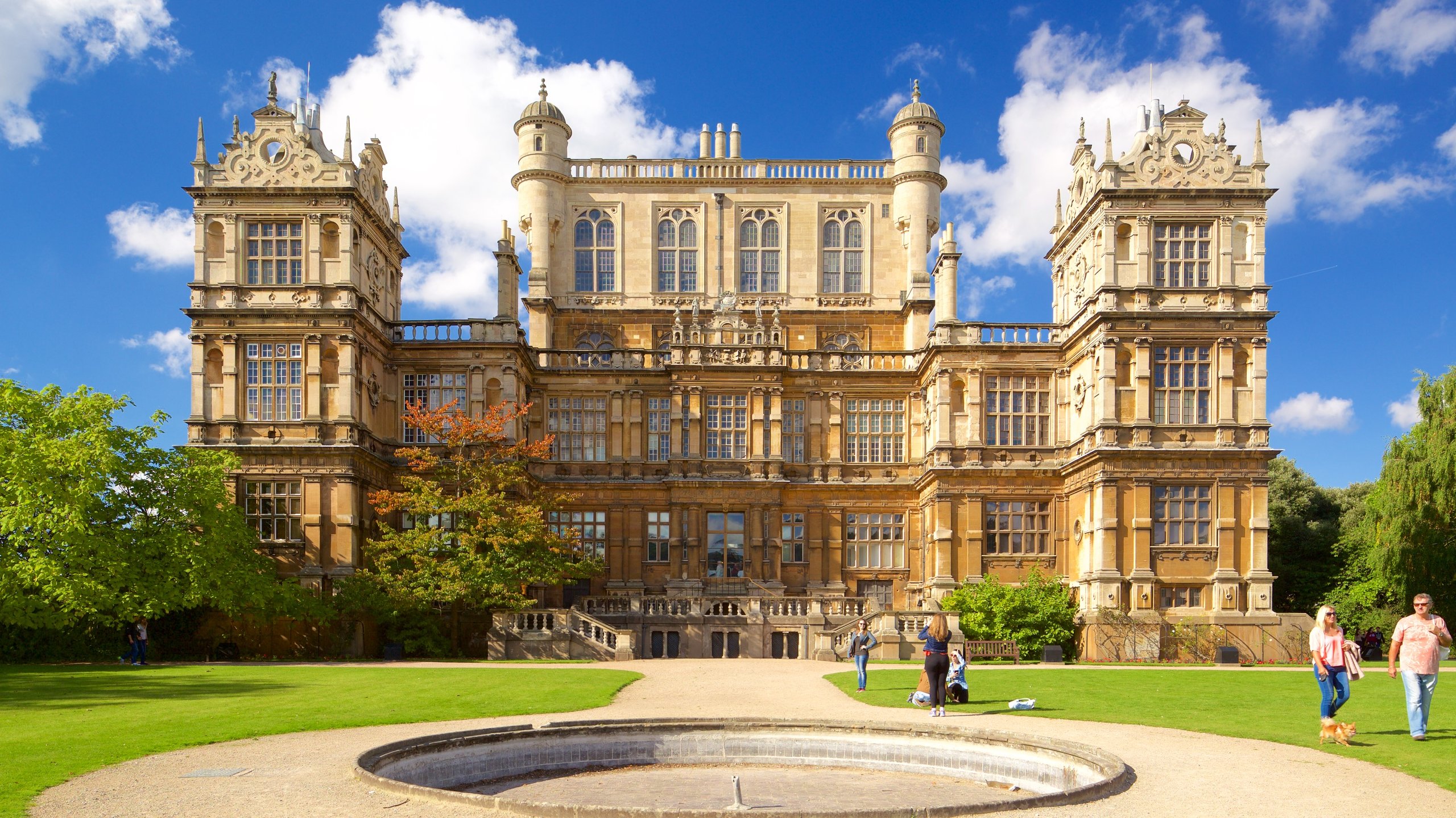 Nottingham que incluye arquitectura patrimonial, una fuente y palacio