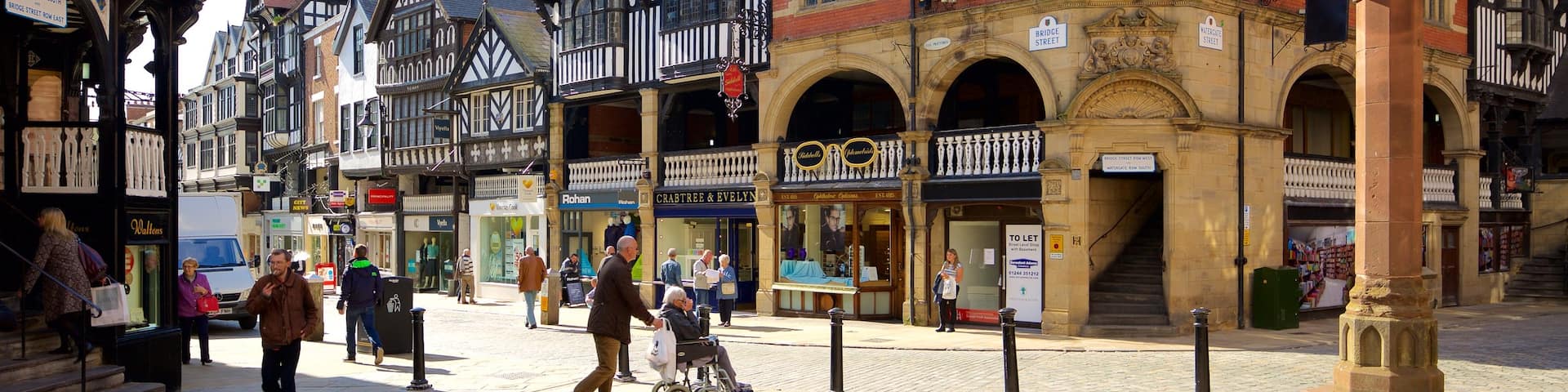 Chester featuring heritage elements, a monument and a square or plaza