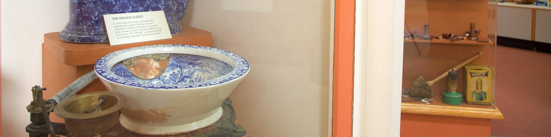 Leicester featuring interior views