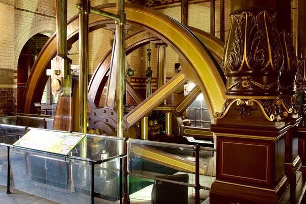 Leicester which includes interior views