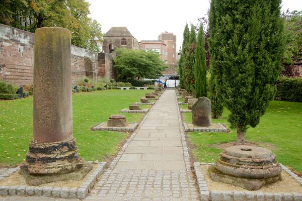 Chester featuring a ruin, a garden and heritage elements