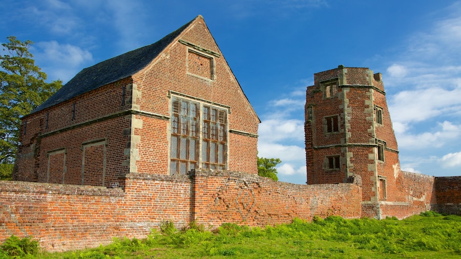 Leicester which includes chateau or palace, heritage elements and a ruin