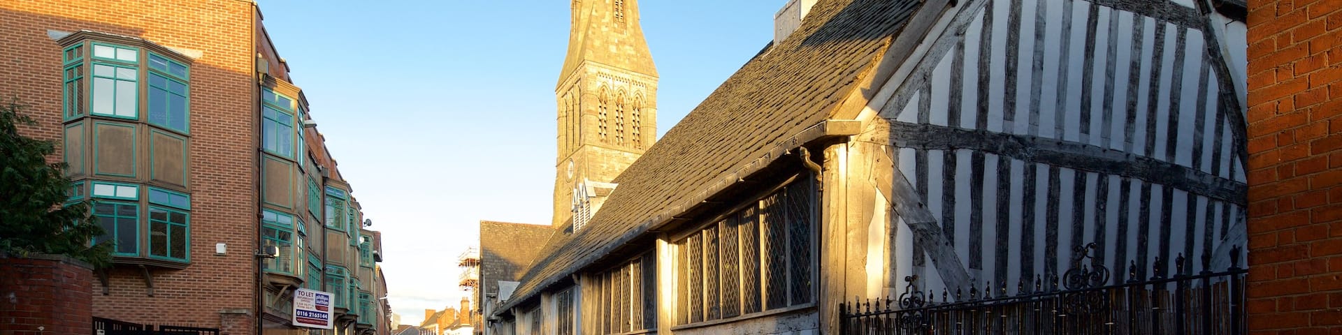 Leicester welches beinhaltet Geschichtliches und StraĂenszenen