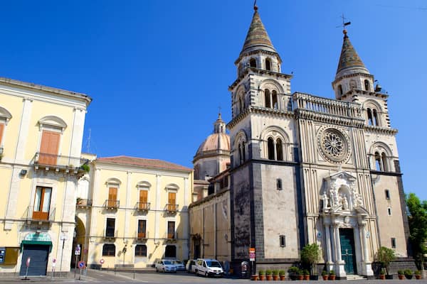 Piazza del Duomo qui includes patrimoine architectural et église ou cathédrale