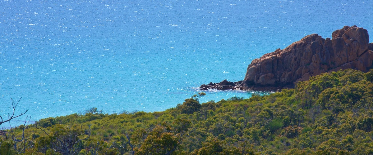 Naturaliste featuring rugged coastline