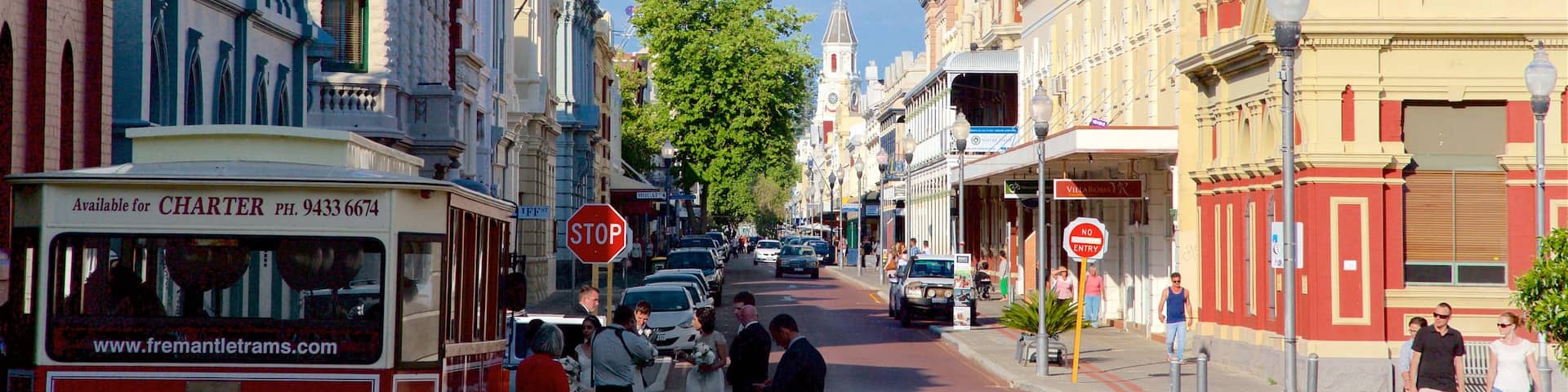 Fremantle mettant en vedette signalisation, petite ville ou village et scènes de rue