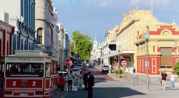 Fremantle mettant en vedette signalisation, petite ville ou village et scènes de rue