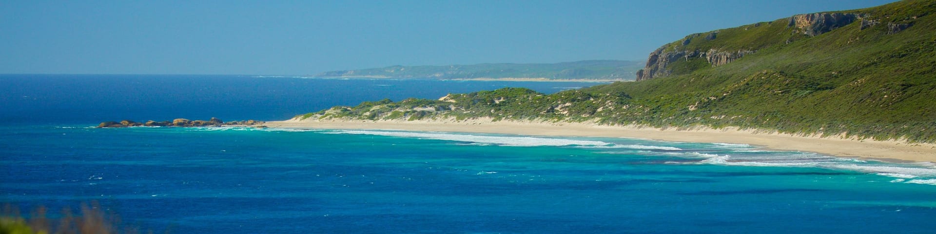 Conto Beach showing mountains and a sandy beach