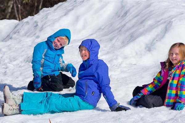 Thredbo showing snow as well as children