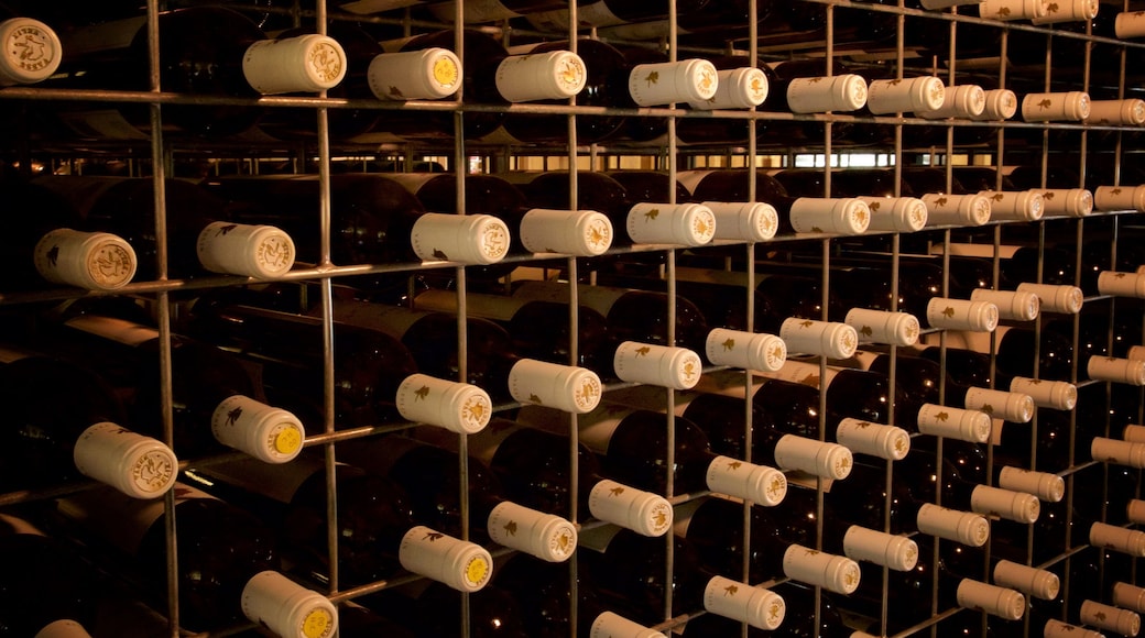 Bodega Vasse Felix que incluye vistas interiores y refrescos o bebidas