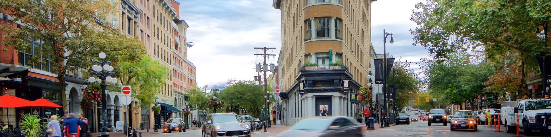 Gastown featuring street scenes and a city