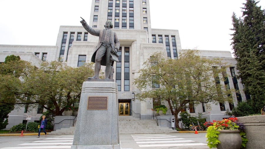 Vancouver featuring heritage architecture, an administrative building and a monument