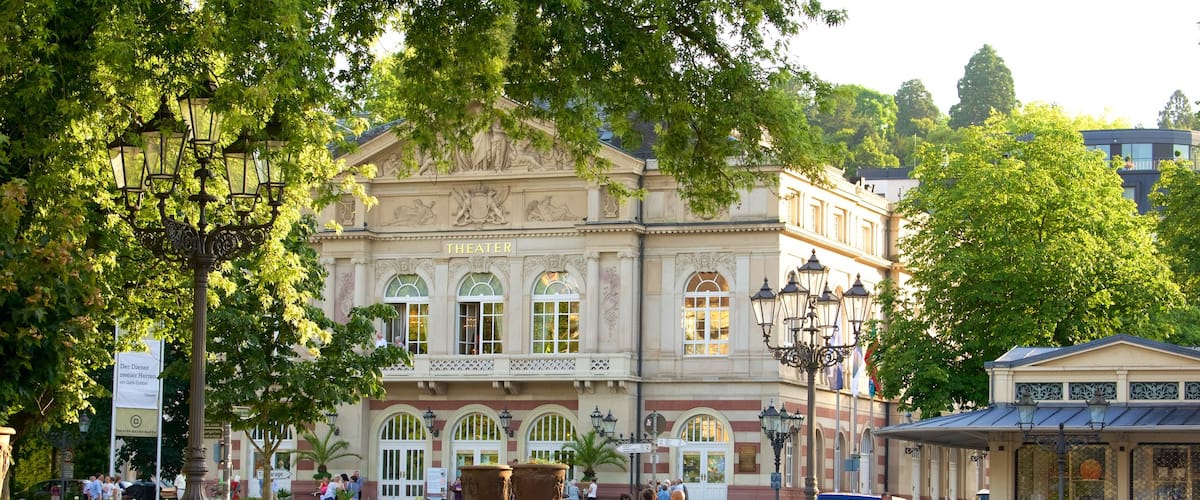 Baden-Baden ofreciendo un jardín y patrimonio de arquitectura