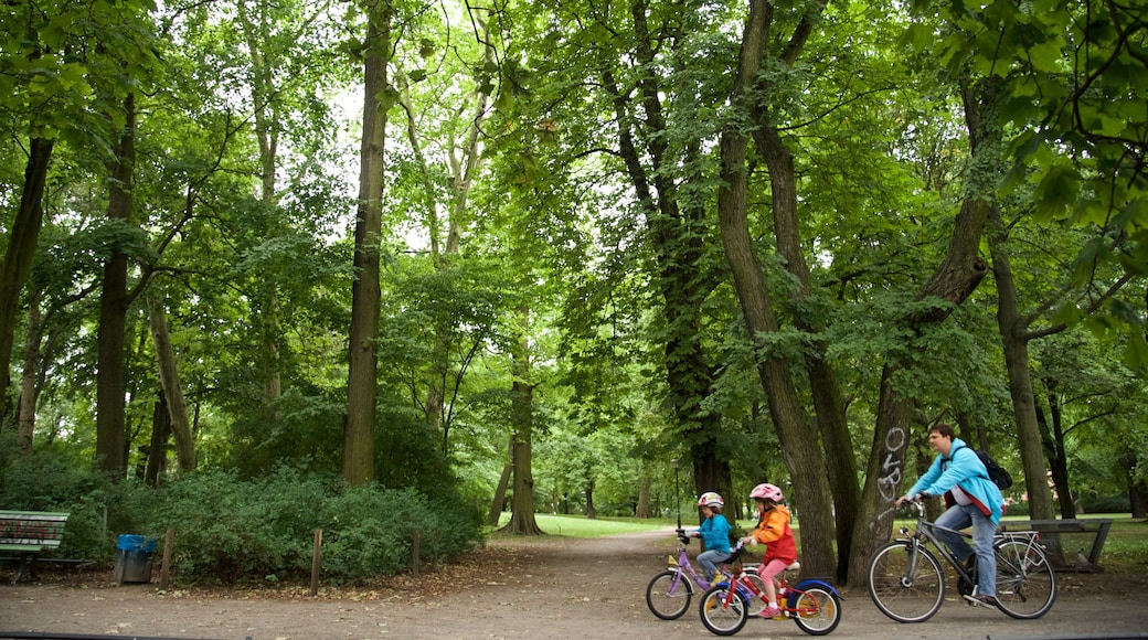 Weissensee og byder på en park og cykling såvel som en familie