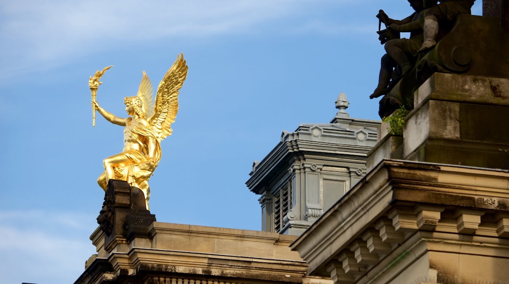 Dresden presenterar en staty eller skulptur