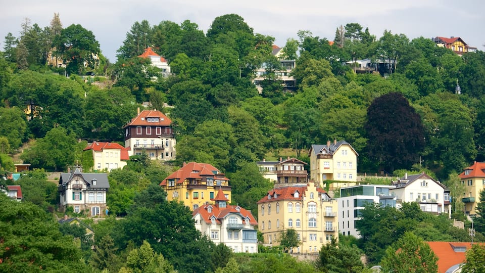 Dresde qui includes petite ville ou village