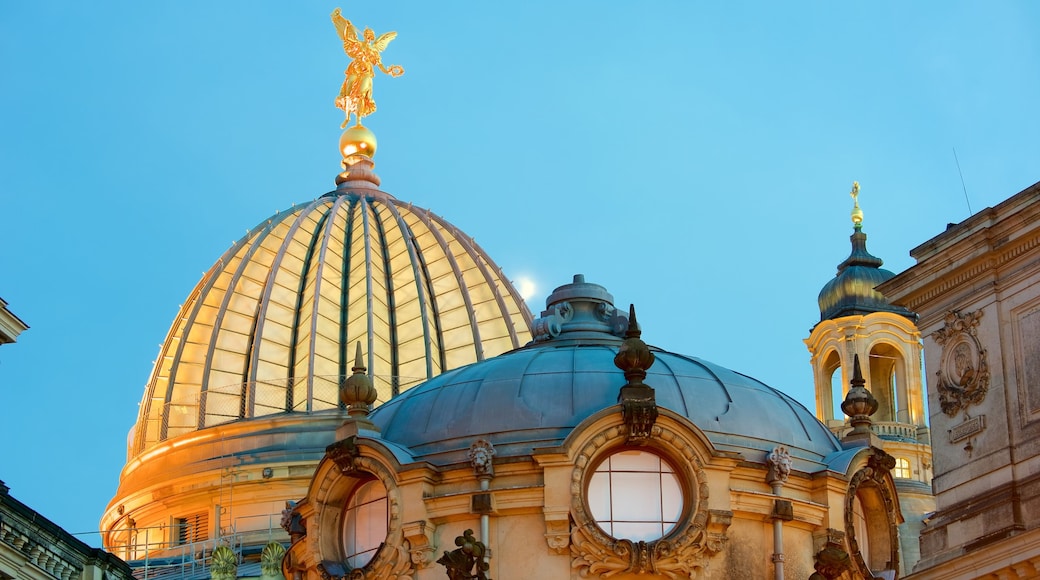 Brühlsche Terrasse welches beinhaltet Kirche oder Kathedrale