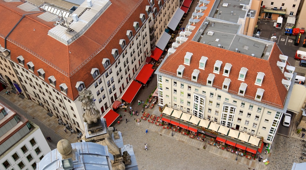 Frauenkirche mit einem Straßenszenen