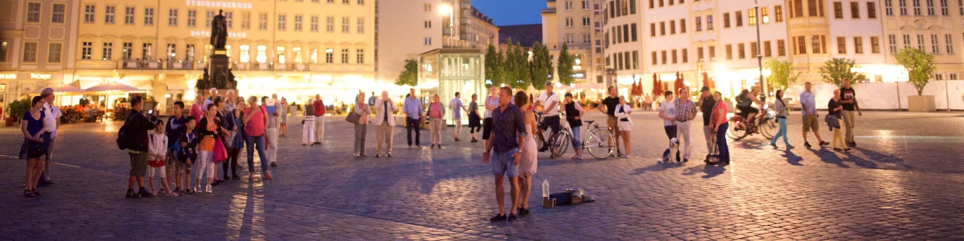 Dresde mettant en vedette square ou place