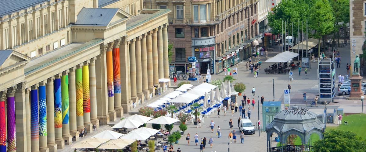 Schlossplatz som omfatter gadeliv