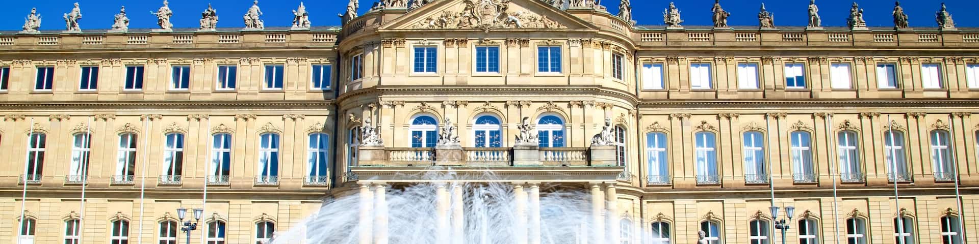 New Castle montrant square ou place et fontaine