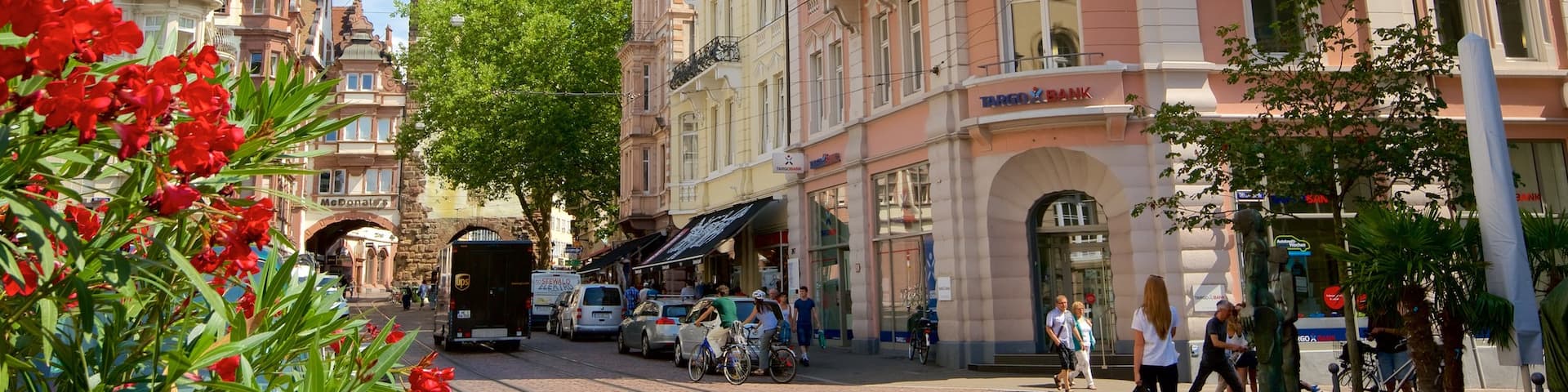 Freiburg welches beinhaltet Straßenszenen