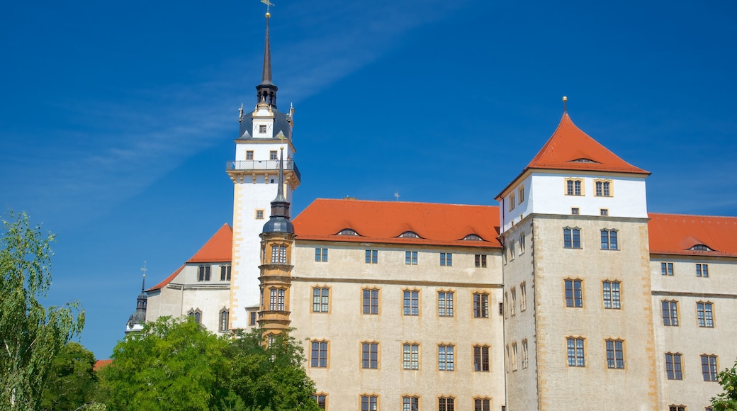 Torgau som omfatter en kirke eller en katedral