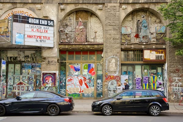 Torstraße das einen Straßenszenen und Outdoor-Kunst