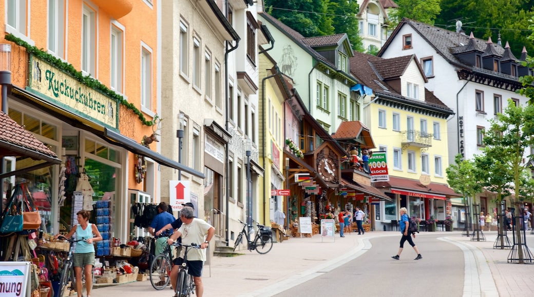 Triberg im Schwarzwald showing street scenes and cycling