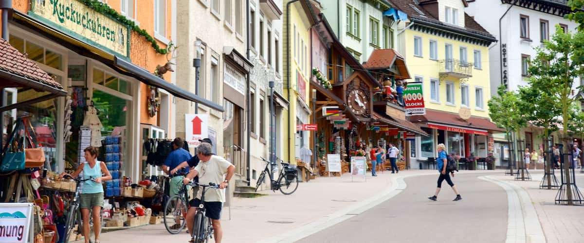 Triberg im Schwarzwald showing street scenes and cycling