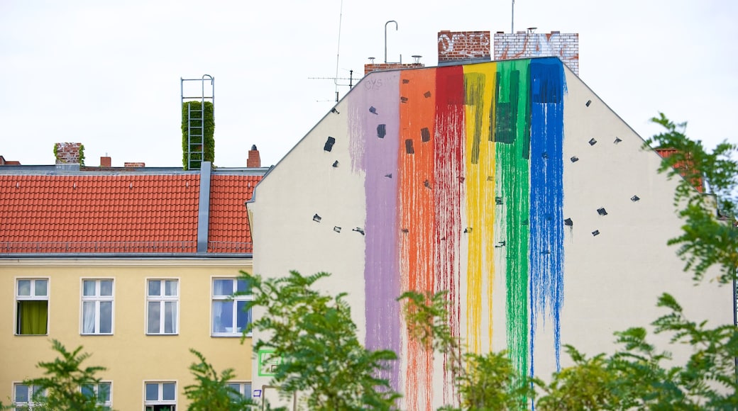 Neukoelln showing outdoor art