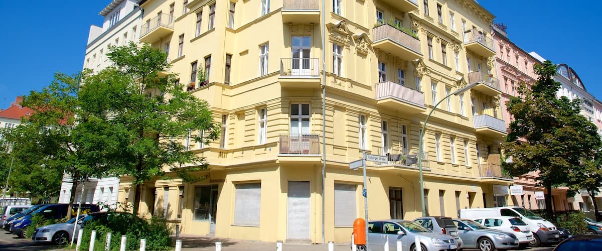 Schöneberg welches beinhaltet Straßenszenen