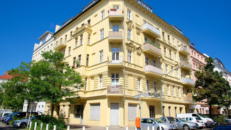 Schöneberg welches beinhaltet Straßenszenen