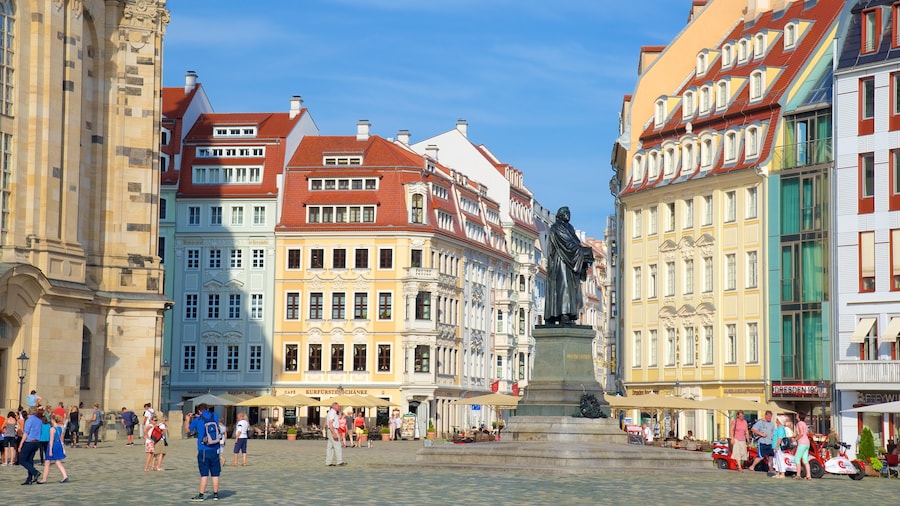 Neumarkt qui includes square ou place