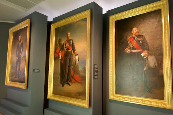 Gamla slottet presenterar interiörer och konst
