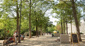 Leipzig Zoo showing street scenes