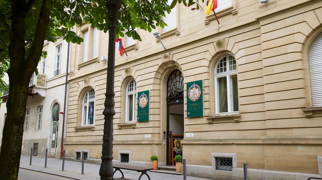 Museo Fabergé mostrando escenas cotidianas