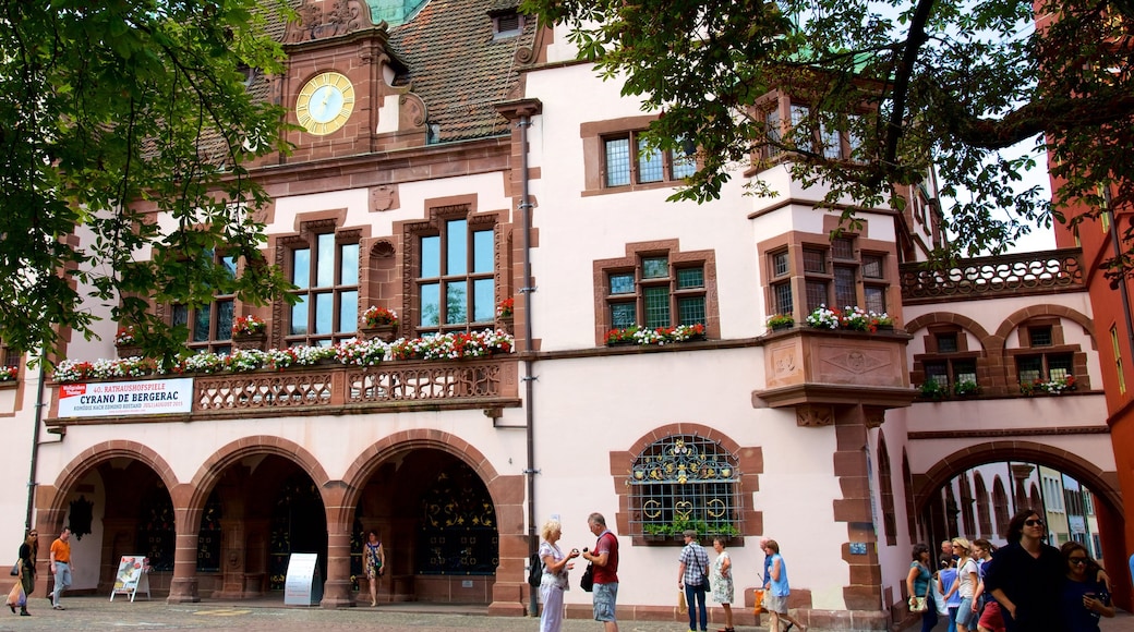 Old Town Hall showing street scenes