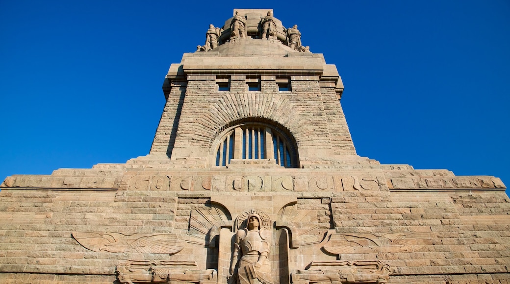 Völkerschlachtdenkmal som inkluderar ett monument