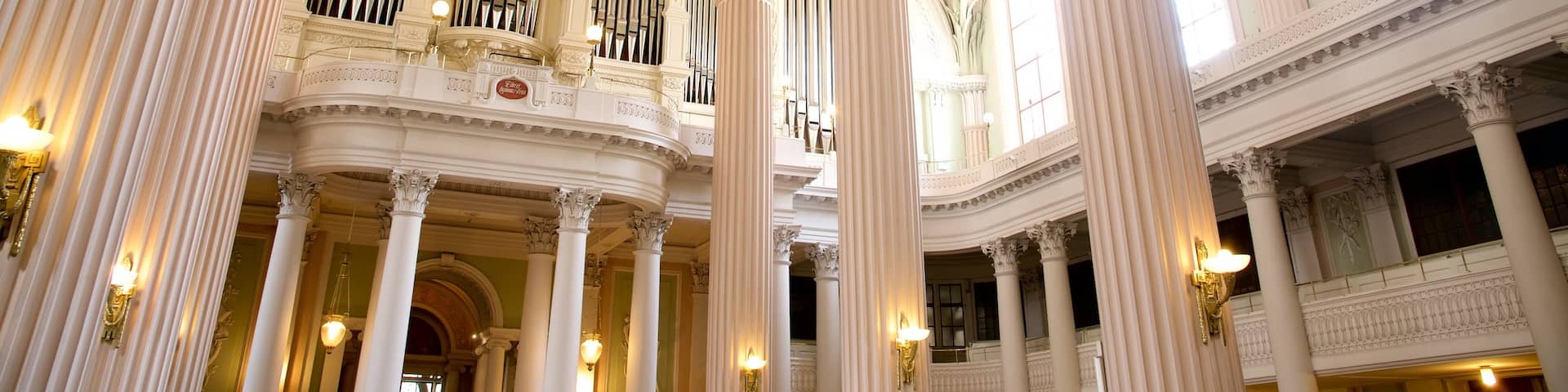 Eglise Saint-Nicolas mettant en vedette église ou cathédrale et vues intérieures